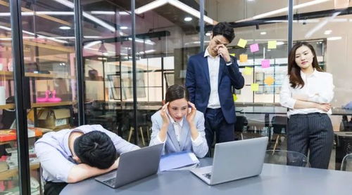 朋友圈曬加班被辭退？解析雇主“炒人”行為的法律邊界