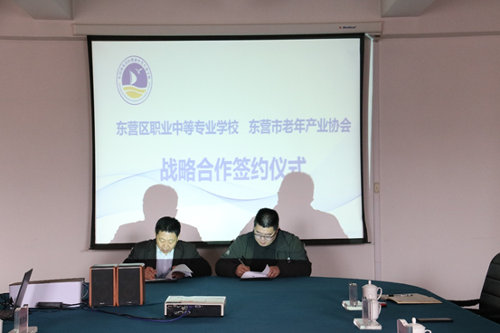 校企合作謀發(fā)展 產(chǎn)學(xué)雙贏譜新篇——法律咨詢助力產(chǎn)教融合新范式